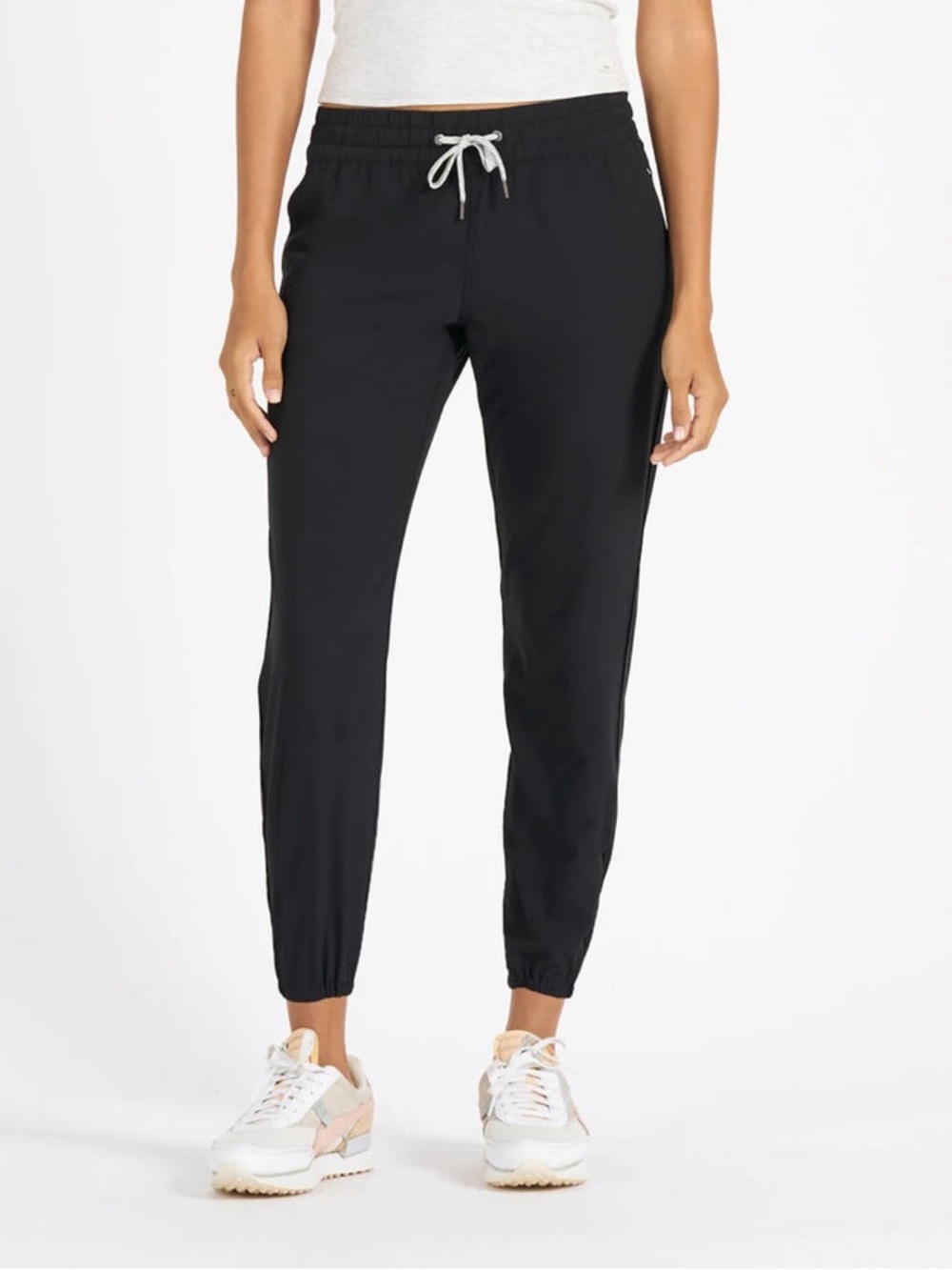 Vuori women’s Weekend joggers - Black
